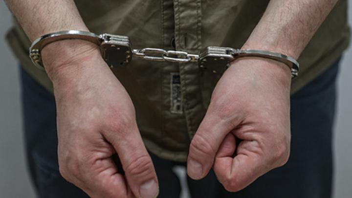 На родине жена и трое детей: Мигрант сумел втереться в доверие к русской семье и оказался насильником На родине жена и трое детей: Мигрант сумел втереться в доверие к русской семье и оказался насильником