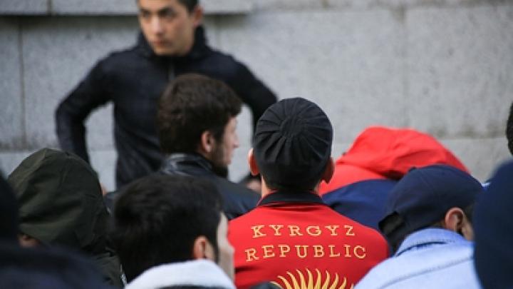 На родине жена и трое детей: Мигрант сумел втереться в доверие к русской семье и оказался насильником На родине жена и трое детей: Мигрант сумел втереться в доверие к русской семье и оказался насильником