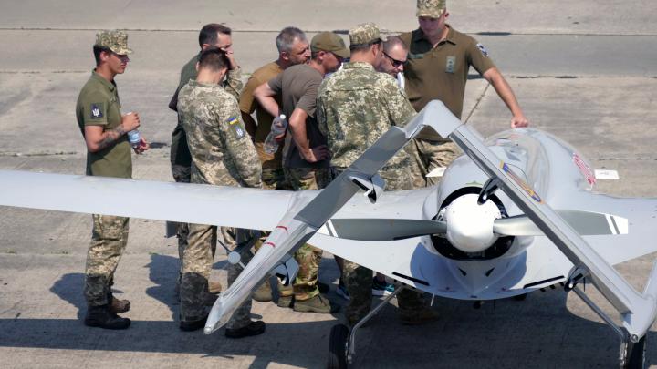Русская смекалка против вражеских дронов: Боец смог уйти от полчища украинских беспилотников Русская смекалка против вражеских дронов: Боец смог уйти от полчища украинских беспилотников