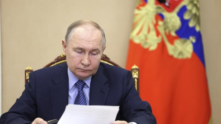 На каждого в Минобороны есть своя папка, и Путин знает об этом: «Генералопад» только начался