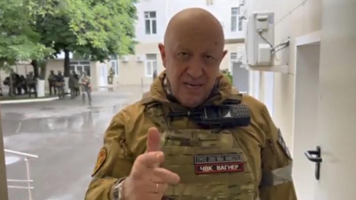 На каждого в Минобороны есть своя папка, и Путин знает об этом: «Генералопад» только начался На каждого в Минобороны есть своя папка, и Путин знает об этом: «Генералопад» только начался