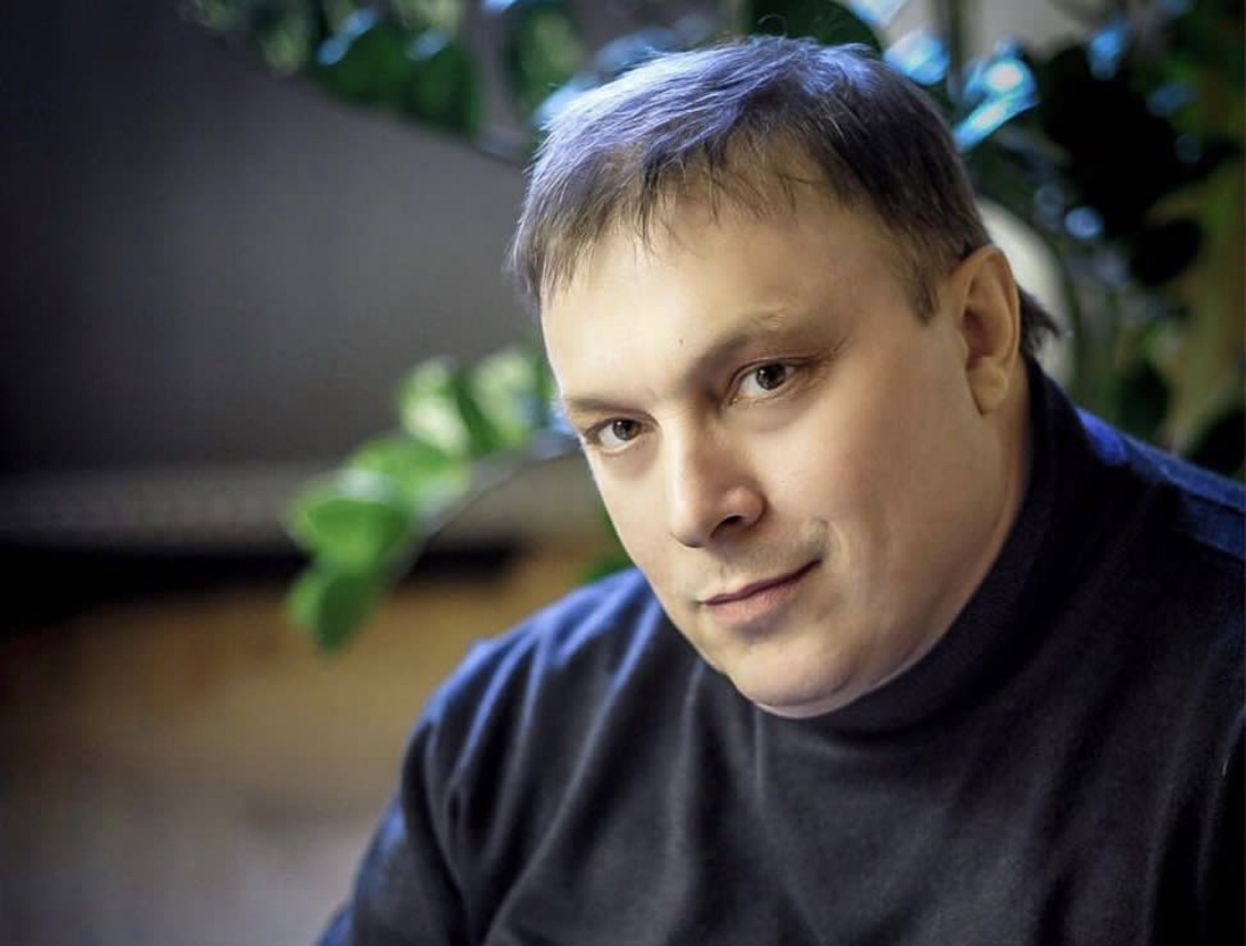 Продюсер Андрей Разин забросил могилу 16-летнего сына в России