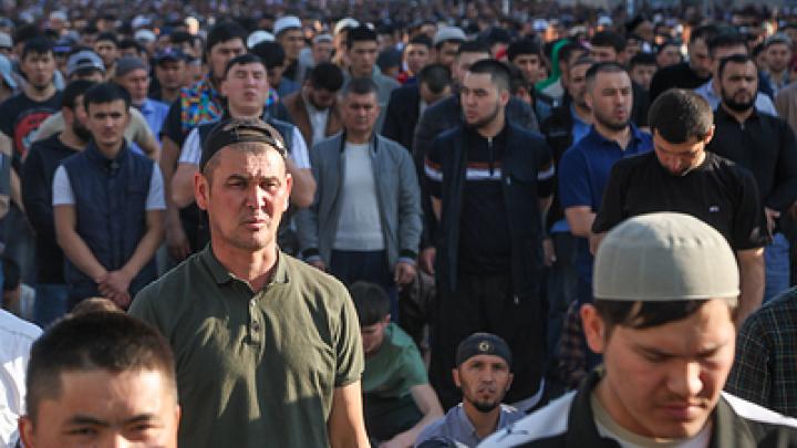 Мигранты против русских детей: Отцы готовы вершить самосуд. Диаспора заступается за насильников, а СК – опаздывает Мигранты против русских детей: Отцы готовы вершить самосуд. Диаспора заступается за насильников, а СК – опаздывает
