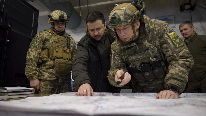 Удар ФАБ 3000, и нет трехэтажки: В Зоне СВО «дебютировал» трехтонник С УМПК. У всушников в Липцах теперь нет защищенных мест Удар ФАБ 3000, и нет трехэтажки: В Зоне СВО «дебютировал» трехтонник С УМПК. У всушников в Липцах теперь нет защищенных мест