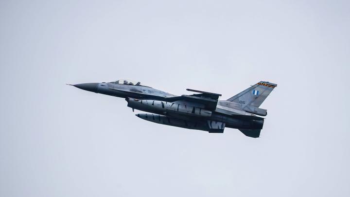 США пошли во все тяжкие: Русские Су 35 схлестнутся в небе Украины с новейшими F 16 США пошли во все тяжкие: Русские Су 35 схлестнутся в небе Украины с новейшими F 16