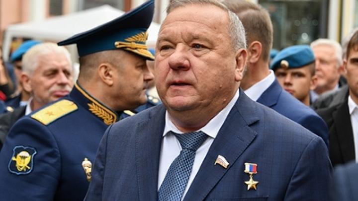 Кровавая цена коррупции: Пока солдаты рискуют жизнью, бизнесмены в погонах торгуют их бронежилетами Кровавая цена коррупции: Пока солдаты рискуют жизнью, бизнесмены в погонах торгуют их бронежилетами