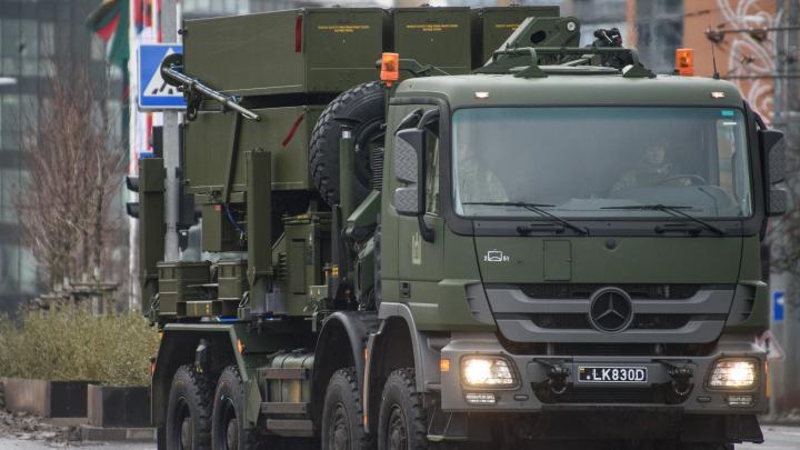 Зарево и непрекращающиеся взрывы: Россия нанесла мощный удар по авиабазам Украины. К встрече F 16 готовы Зарево и непрекращающиеся взрывы: Россия нанесла мощный удар по авиабазам Украины. К встрече F 16 готовы