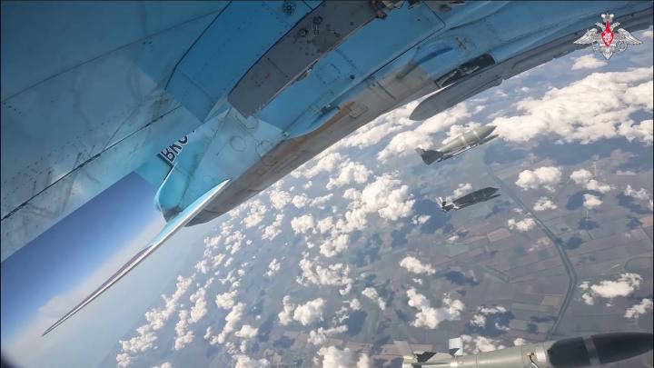 Трёхтонные ФАБы бомбят Нью-Йорк: Сверхмощная авиабомба уничтожила вражеский пункт управления Трёхтонные ФАБы бомбят Нью-Йорк: Сверхмощная авиабомба уничтожила вражеский пункт управления