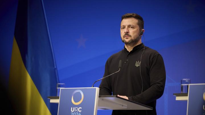 Хотели в Евросоюз, а получили смерть и разгром страны: Украинцы высказали Зеленскому всю правду в День Конституции Хотели в Евросоюз, а получили смерть и разгром страны: Украинцы высказали Зеленскому всю правду в День Конституции