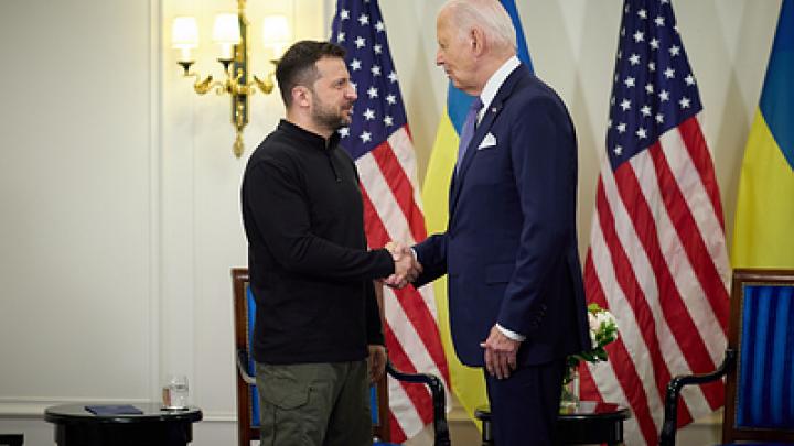 А вдруг не блеф: Запад заговорил о ядерных «красных линиях» России. Киев принуждают к миру А вдруг не блеф: Запад заговорил о ядерных «красных линиях» России. Киев принуждают к миру