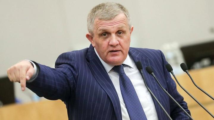 Из России с деньгами и любовью... к Западу. Высокопоставленные «слуги народа» массово бегут за границу Из России с деньгами и любовью... к Западу. Высокопоставленные «слуги народа» массово бегут за границу