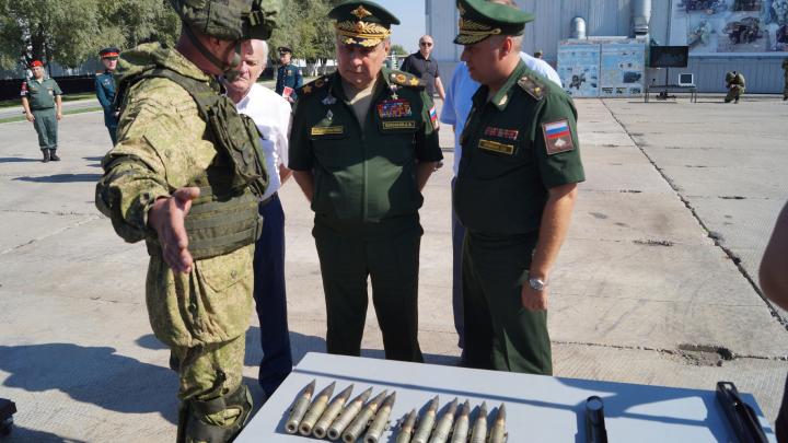 Погоны будут лететь с плеч: Генерал Булгаков заговорил и «слил» подельников Погоны будут лететь с плеч: Генерал Булгаков заговорил и «слил» подельников