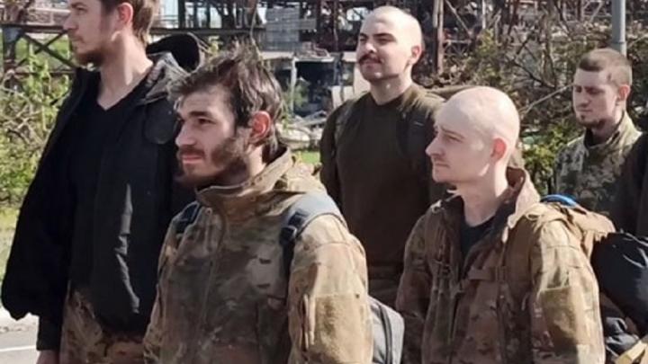 «Сдались. Зато живы»: Ад под Курском. Боевики сдаются в плен целыми подразделениями «Сдались. Зато живы»: Ад под Курском. Боевики сдаются в плен целыми подразделениями