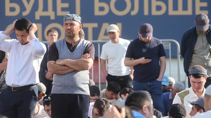 «Если женщина не в парандже, то с ней можно делать всё?»: Лоббисты мигрантов удивили русских «Если женщина не в парандже, то с ней можно делать всё?»: Лоббисты мигрантов удивили русских