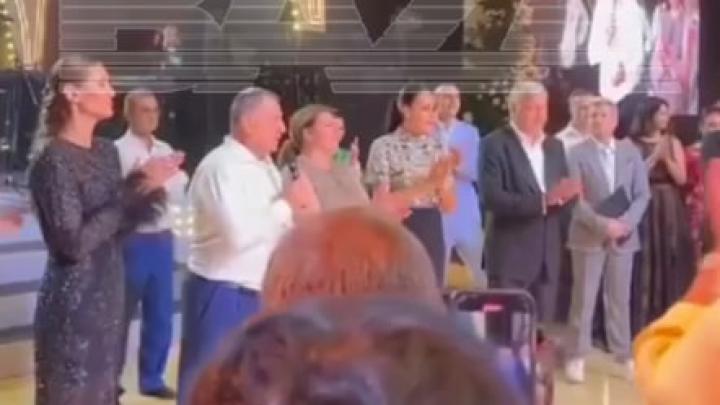 «Обидит вашу дочь – пойдёт на СВО»: Чиновник из Владикавказа пригрозил на свадьбе жениху «Обидит вашу дочь – пойдёт на СВО»: Чиновник из Владикавказа пригрозил на свадьбе жениху