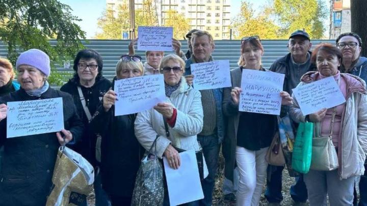 Жители ДНР: «Мы голосовали за Россию, а наши квартиры отдают иноземцам» Жители ДНР: «Мы голосовали за Россию, а наши квартиры отдают иноземцам»
