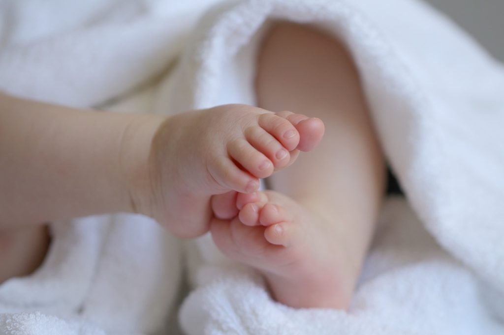 38-летняя певица Корнелия Манго впервые стала мамой