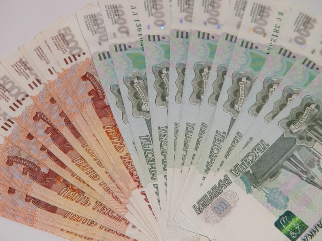 Блогер Влад Бумага задолжал ФНС более 970 тысяч рублей за его компании