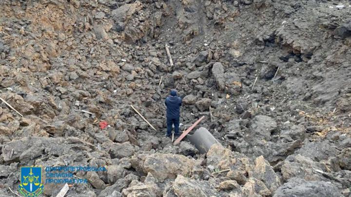 Воронка глубиной 10 метров: Царь-бомба упала на важнейший объект ВСУ под Днепропетровском. Катастрофу признали в Киеве Воронка глубиной 10 метров: Царь-бомба упала на важнейший объект ВСУ под Днепропетровском. Катастрофу признали в Киеве