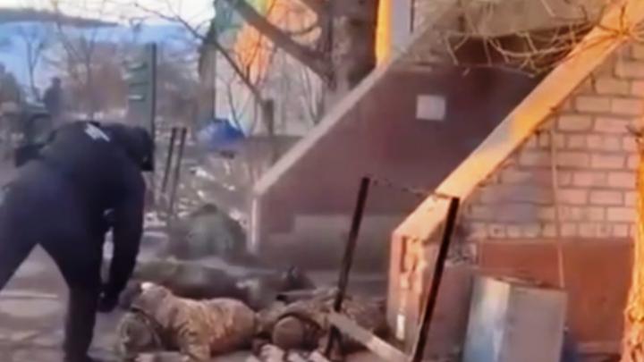 Русскую штурмовую бригаду положили лицом на землю: «Предатель был известен» Русскую штурмовую бригаду положили лицом на землю: «Предатель был известен»