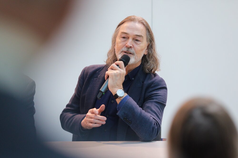 Художник Никас Сафронов сообщил, что его сын решил переехать из Европы в Россию Художник Никас Сафронов сообщил, что его сын решил переехать из Европы в Россию