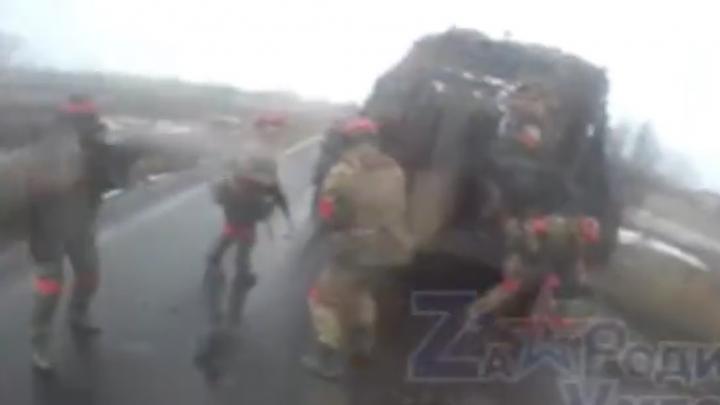«Не будь этого снайпера, просто положили бы их прямо на трассе»: Видео одного боя «Не будь этого снайпера, просто положили бы их прямо на трассе»: Видео одного боя
