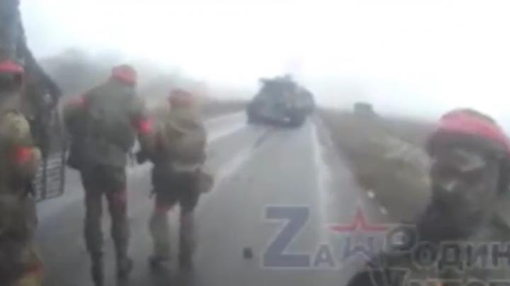 «Не будь этого снайпера, просто положили бы их прямо на трассе»: Видео одного боя «Не будь этого снайпера, просто положили бы их прямо на трассе»: Видео одного боя
