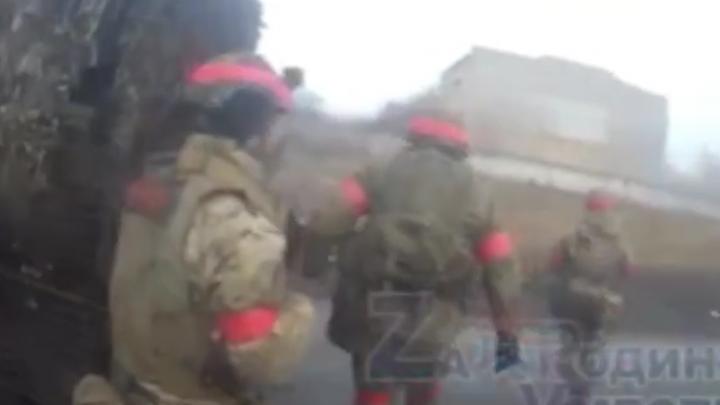 «Не будь этого снайпера, просто положили бы их прямо на трассе»: Видео одного боя «Не будь этого снайпера, просто положили бы их прямо на трассе»: Видео одного боя