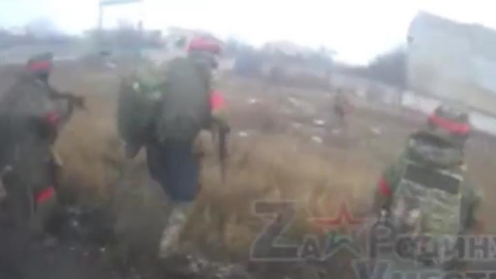 «Не будь этого снайпера, просто положили бы их прямо на трассе»: Видео одного боя «Не будь этого снайпера, просто положили бы их прямо на трассе»: Видео одного боя