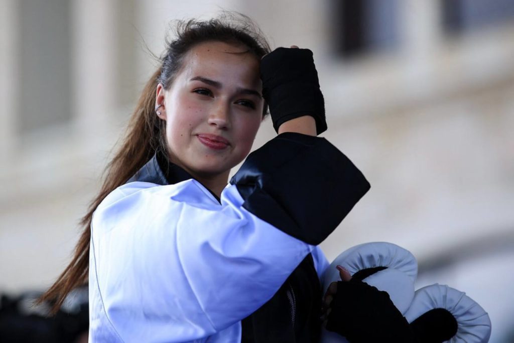 Алина Загитова рассказала, что уменьшила губы Алина Загитова рассказала, что уменьшила губы