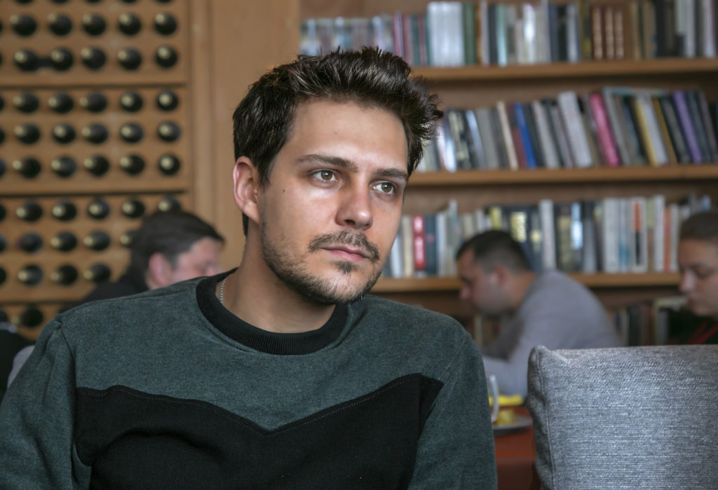 Милош Бикович признался, что ради него переписали сценарий фильма «Красный шелк»