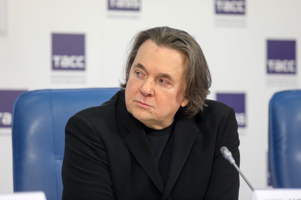 Эрнст заявил, что вернулся на телевидение в память о Владиславе Листьеве Эрнст заявил, что вернулся на телевидение в память о Владиславе Листьеве