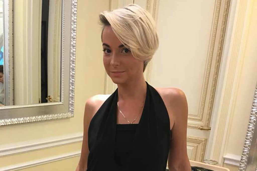 Дарья Сагалова показала себя с новым темным цветом волос Дарья Сагалова показала себя с новым темным цветом волос