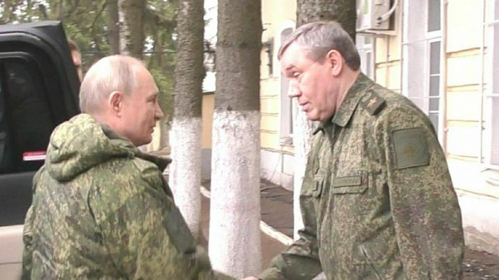 Путин надел военную форму: в Кремле приняли решение по перемирию? Киев «прогибают» на отказ от территорий. СВОдки с фронта Путин надел военную форму: в Кремле приняли решение по перемирию? Киев «прогибают» на отказ от территорий. СВОдки с фронта