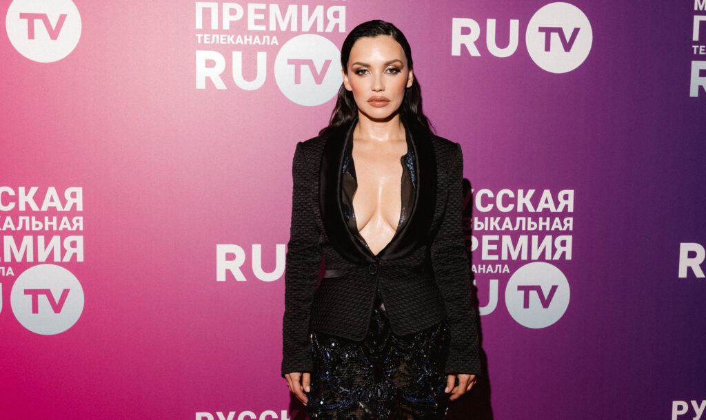 Певица Серябкина рассказала о сложностях участия в шоу «Маска» в образе Богомола Певица Серябкина рассказала о сложностях участия в шоу «Маска» в образе Богомола