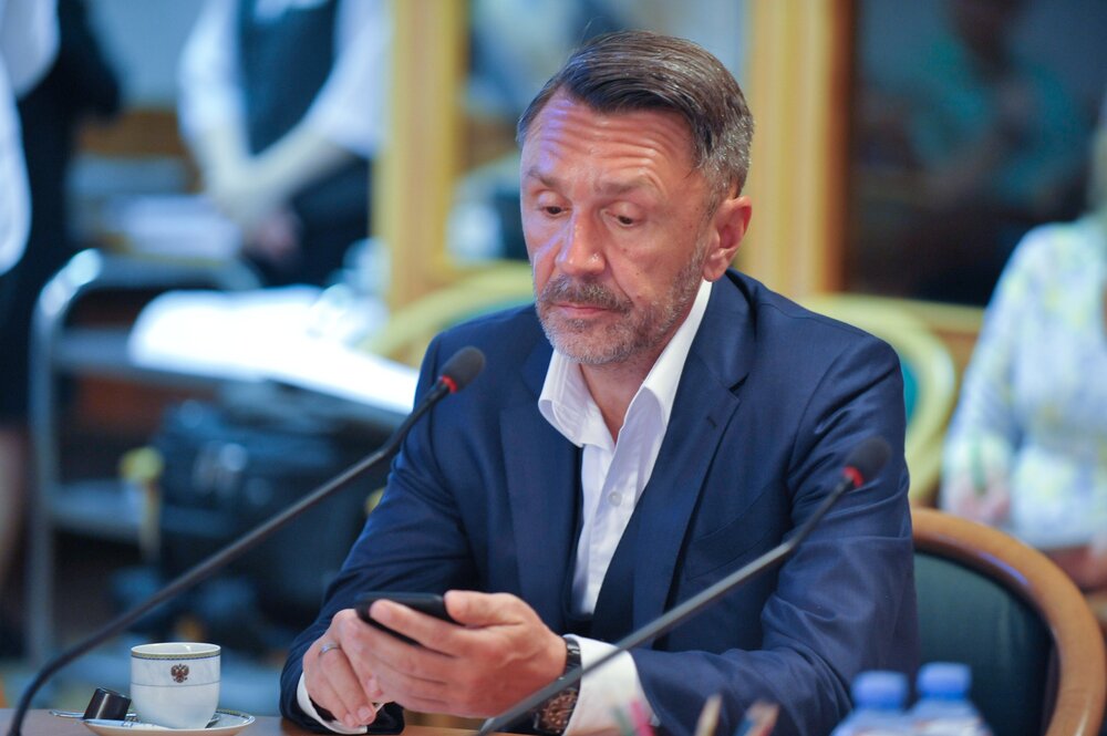 Шнуров заявил, что запретил детям слушать свои песни Шнуров заявил, что запретил детям слушать свои песни