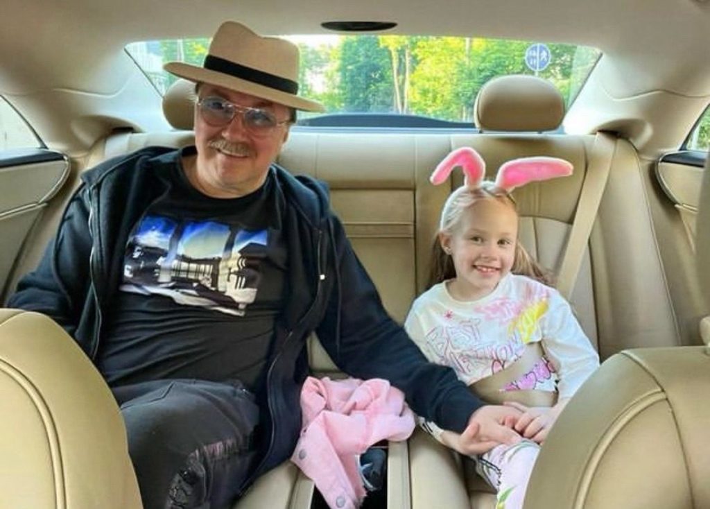 9-летняя дочь Игоря Николаева спела на Детском радио 9-летняя дочь Игоря Николаева спела на Детском радио