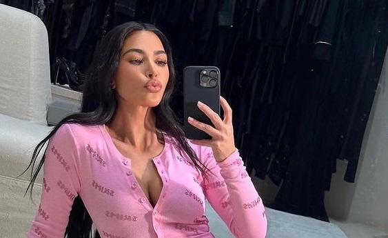 11-летняя дочь Ким Кардашьян стала выше матери 11-летняя дочь Ким Кардашьян стала выше матери