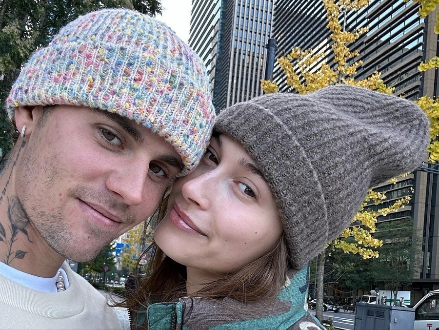 Певица Селена Гомес публично поддержала жену Джастина Бибера Певица Селена Гомес публично поддержала жену Джастина Бибера
