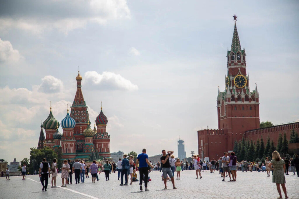 Софья Эрнст устроила перформанс в центре Москвы Софья Эрнст устроила перформанс в центре Москвы