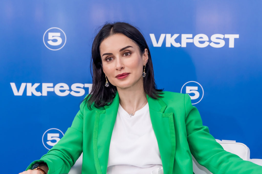 Тину Канделаки раскритиковали за слова о женщинах в декрете Тину Канделаки раскритиковали за слова о женщинах в декрете
