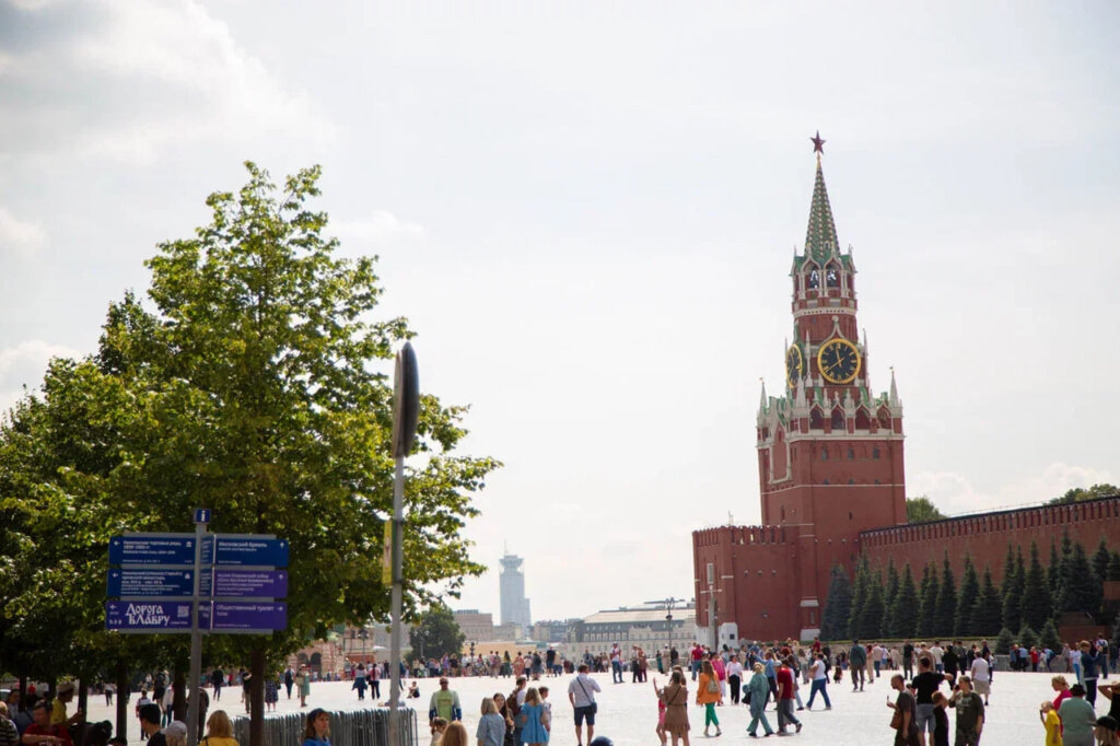 Отец Маска чуть не упал со стула в Москве из-за котлеты с пюре Отец Маска чуть не упал со стула в Москве из-за котлеты с пюре