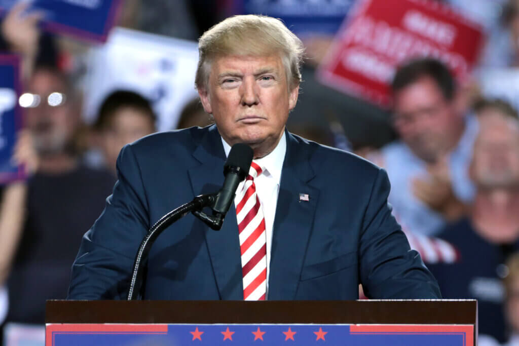 Дональд Трамп послушал песню Надежды Кадышевой «Широка река» Дональд Трамп послушал песню Надежды Кадышевой «Широка река»