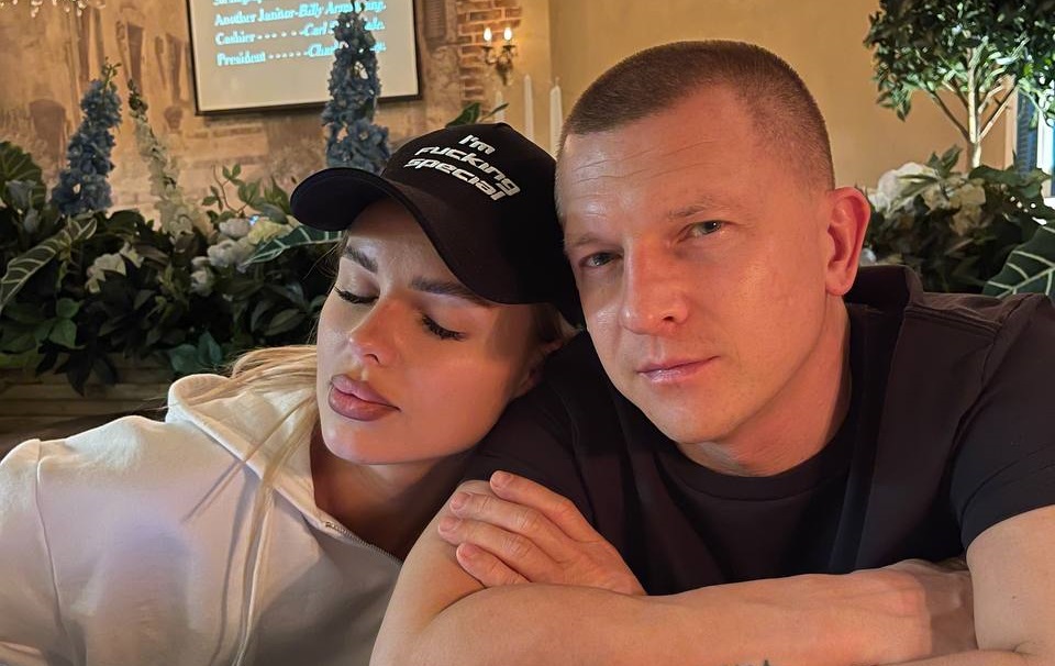 Пашу подарил Ханне сумку за 5 млн рублей на десятую годовщину Пашу подарил Ханне сумку за 5 млн рублей на десятую годовщину