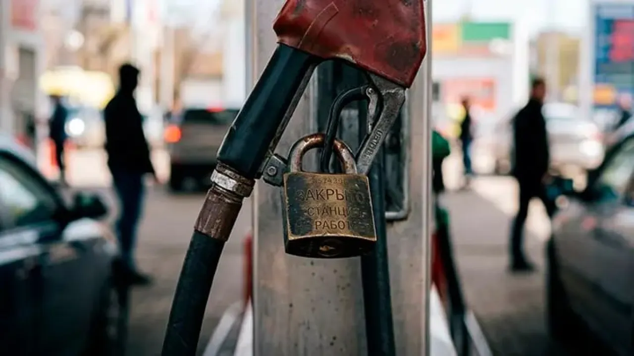 Водители заметили странное: Заправку закрывают, даже когда бензин есть. Наконец-то названа адекватная причина Водители заметили странное: Заправку закрывают, даже когда бензин есть. Наконец-то названа адекватная причина