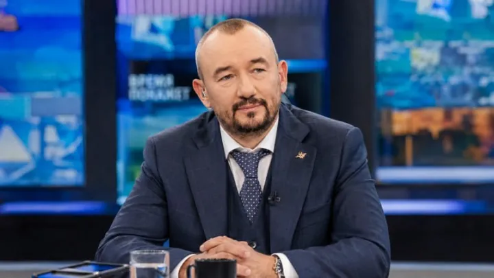 Резко вычеркнули из эфира: Что стало с ведущим Артёмом Шейниным после ухода из &laquo;Время покажет&raquo;