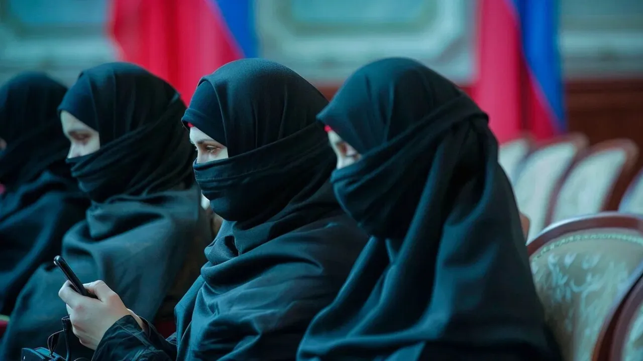 Теперь их всех примет Россия? В Таджикистане отменяют бороды и хиджабы. Из тюрем выпускают исламистов Теперь их всех примет Россия? В Таджикистане отменяют бороды и хиджабы. Из тюрем выпускают исламистов