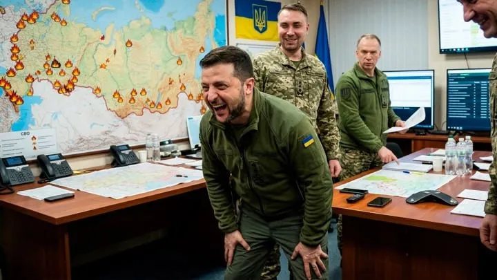 «В порту много яхт»: В Сочи взрывы – Зеленский бьёт по тем, у кого выступал на корпоративах. Теперь Киев уйдёт под воду? «В порту много яхт»: В Сочи взрывы – Зеленский бьёт по тем, у кого выступал на корпоративах. Теперь Киев уйдёт под воду?