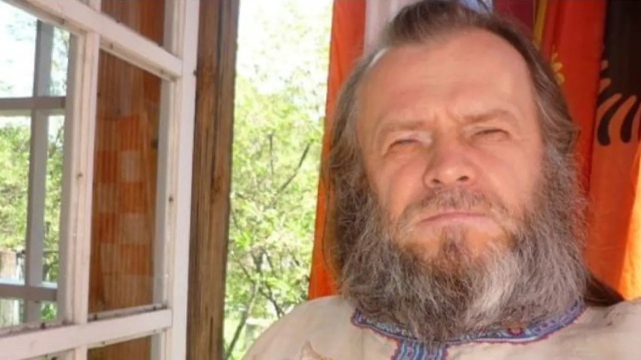 Вышедший на свободу любитель школьниц открывает собственный лицей. Он будет платить